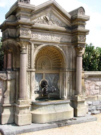 capitols classy water fountain